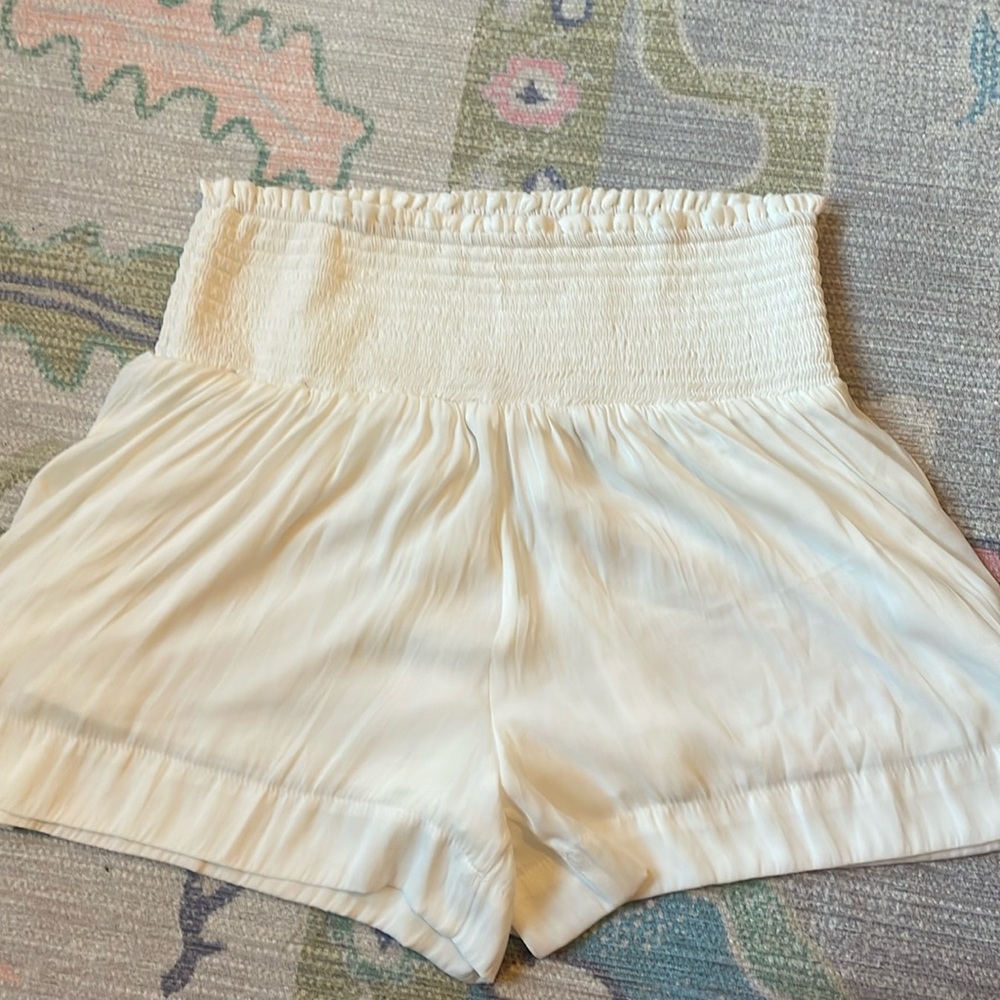 Habit white silk shorts